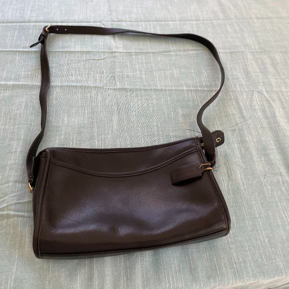 COACH VINTAGE BLACK SHOULDER BAG   No D61-8944